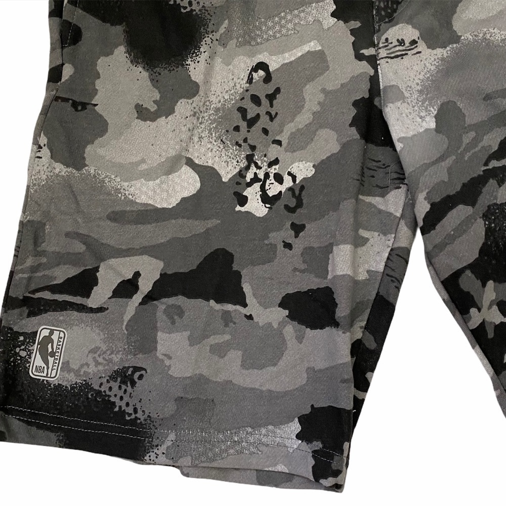 NBA Trainer Grey Camo Shorts Comfort Fit Sz Med - Picture 2 of 7